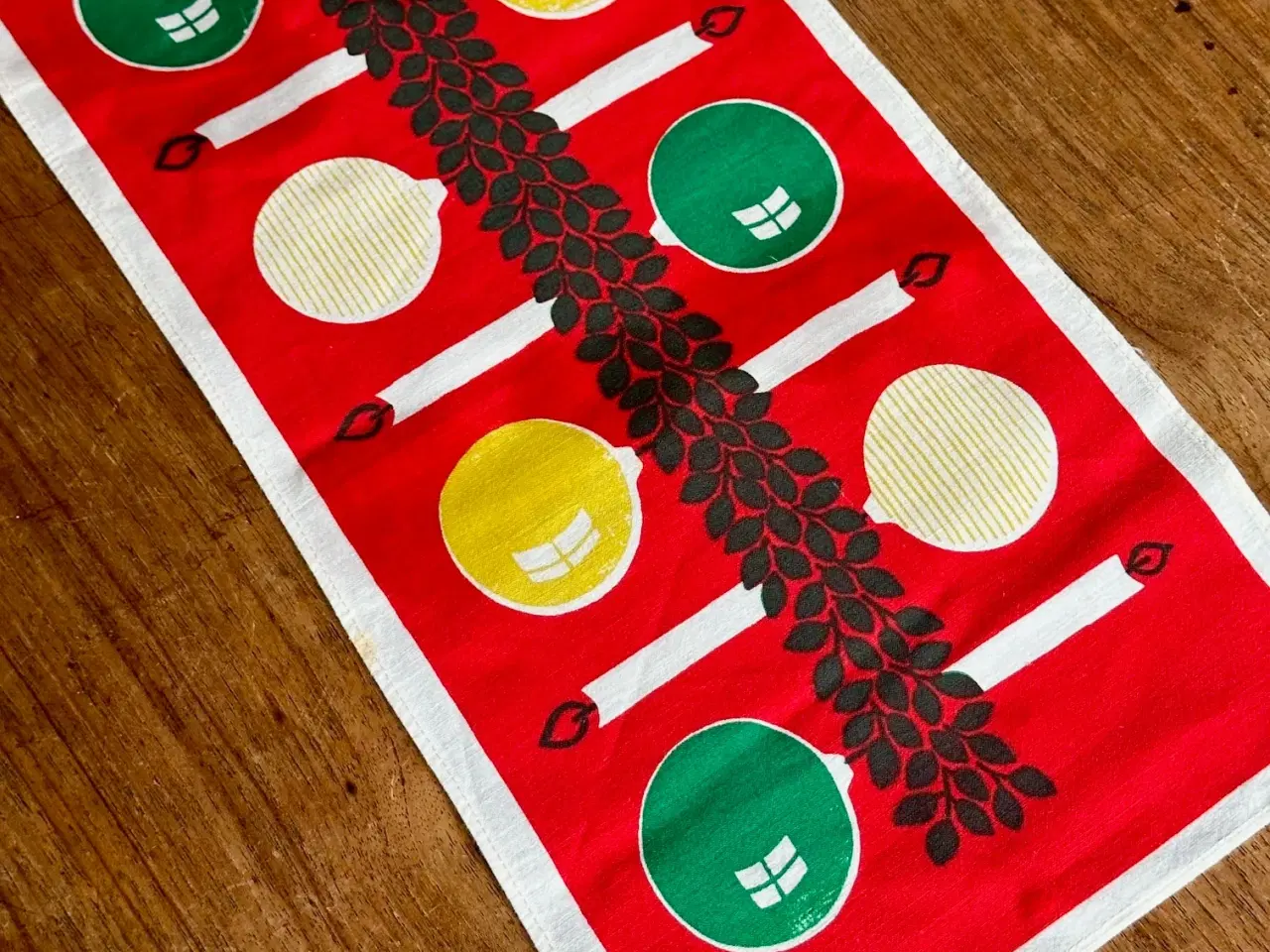 Billede 4 - Retro bordløber m julekugler, 133 x 20 cm