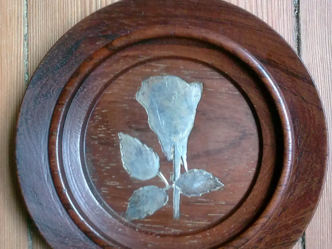 Billede 8 - Digsmed 1964 træskive fad eller dansk VINbakke