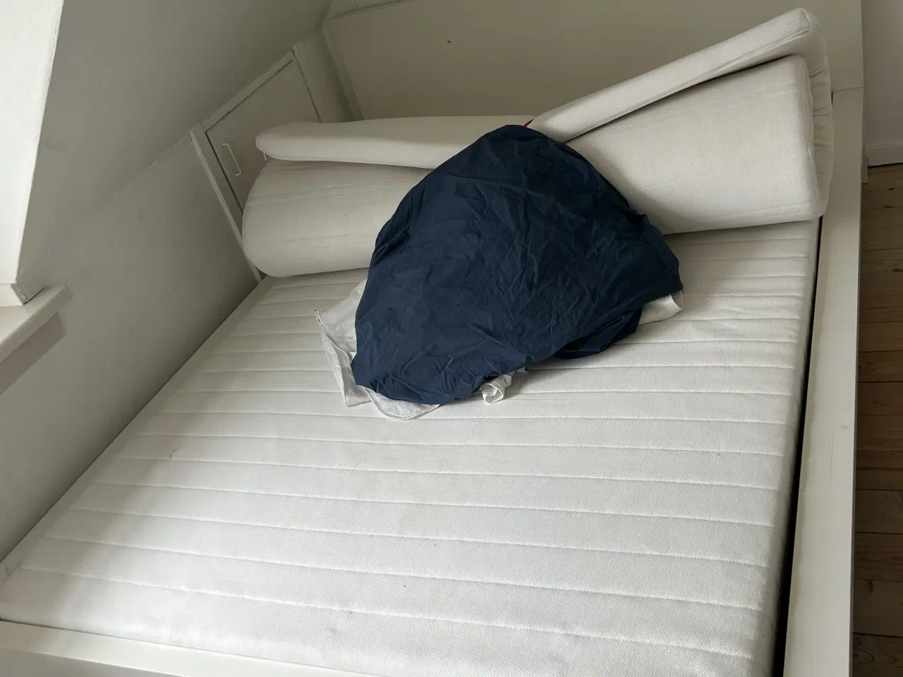 Billede 1 - IKEA sengestel, 120 cm inkl. madras osv.