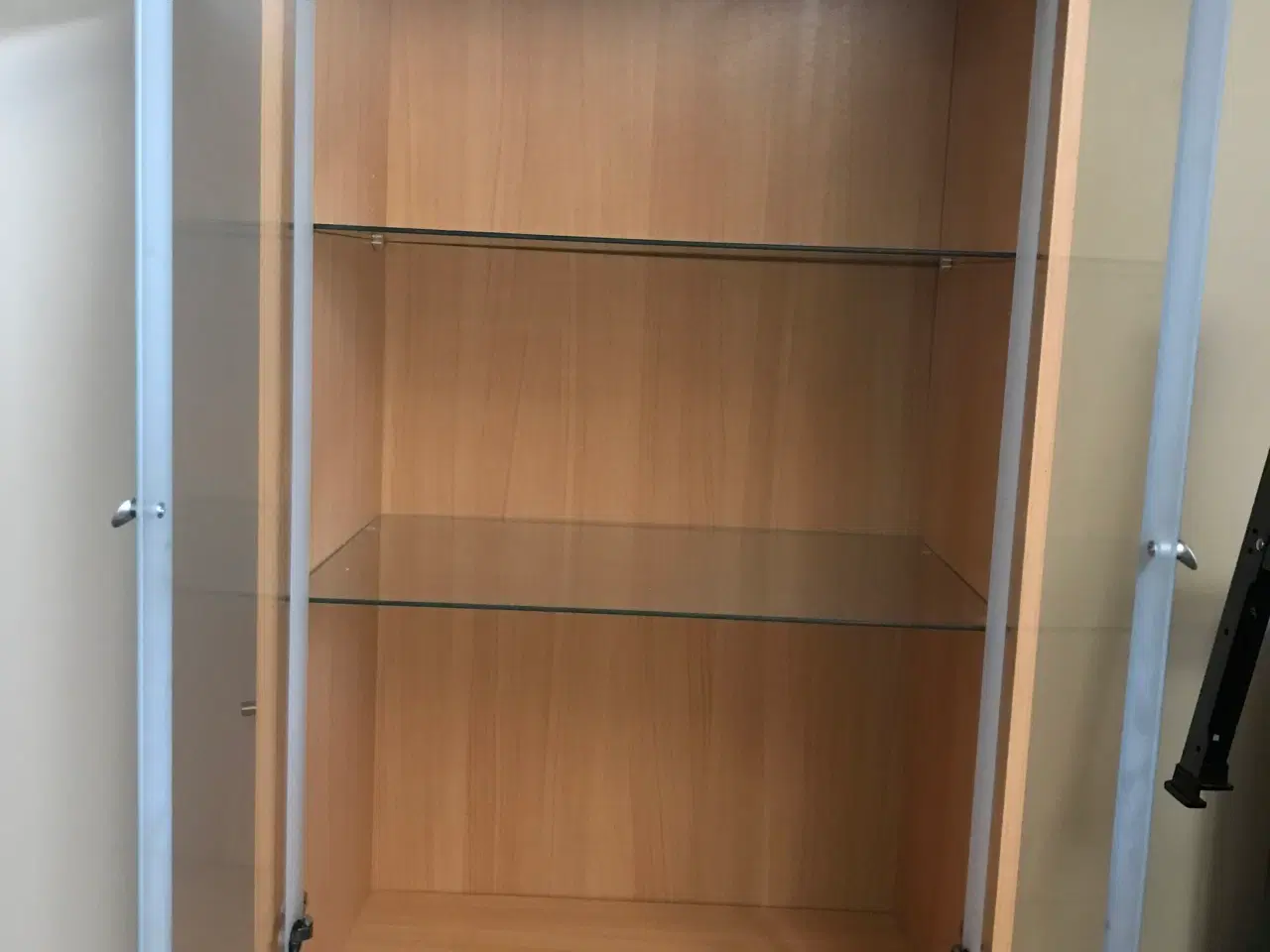 Billede 3 - Brun glasreol sælges