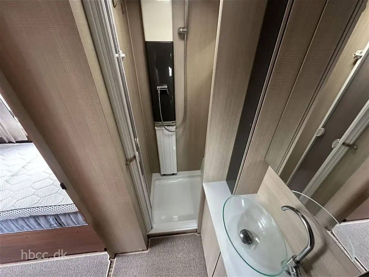 Billede 6 - 2015 - Adria Alpina 613 UT   Adria Alpina 613 UT (2015) – Luksus helårsvogn med mover og enkeltsenge
