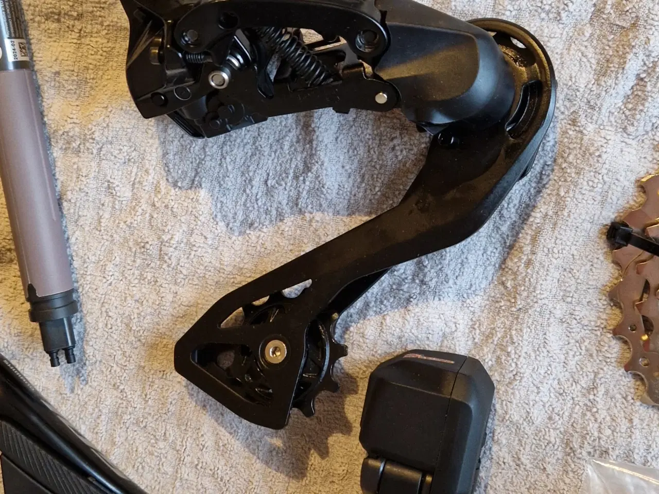 Billede 3 - Shimano 105 Di2 geargruppe ÅBEN FOR BUD SKAL VÆK