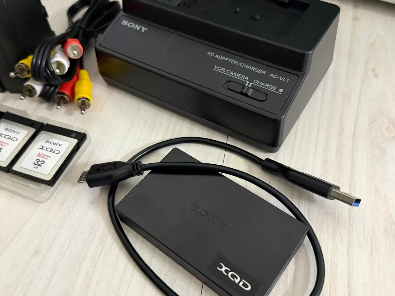 Billede 8 - Sony FDR-AX1 4K Camcorder – Kun 51 timer – Komplet