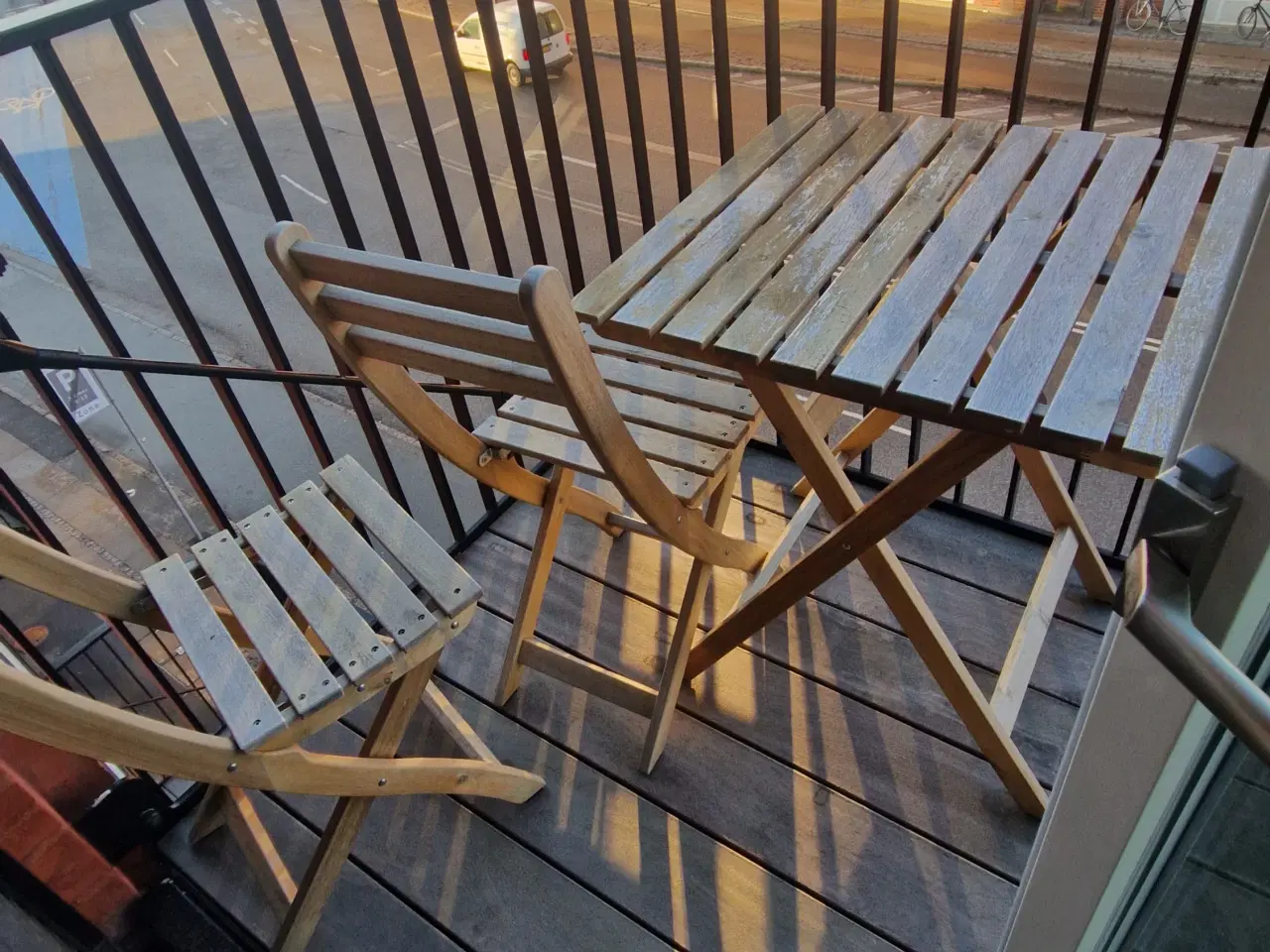 Billede 1 - Balcony table with two chairs