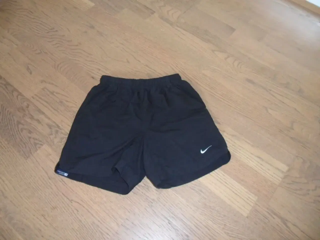 Billede 1 - NIKE shorts str. S