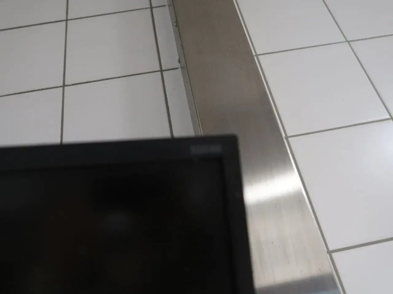 Billede 2 - Computerskærm SAMSUNG S22E450 med betjeningspanel