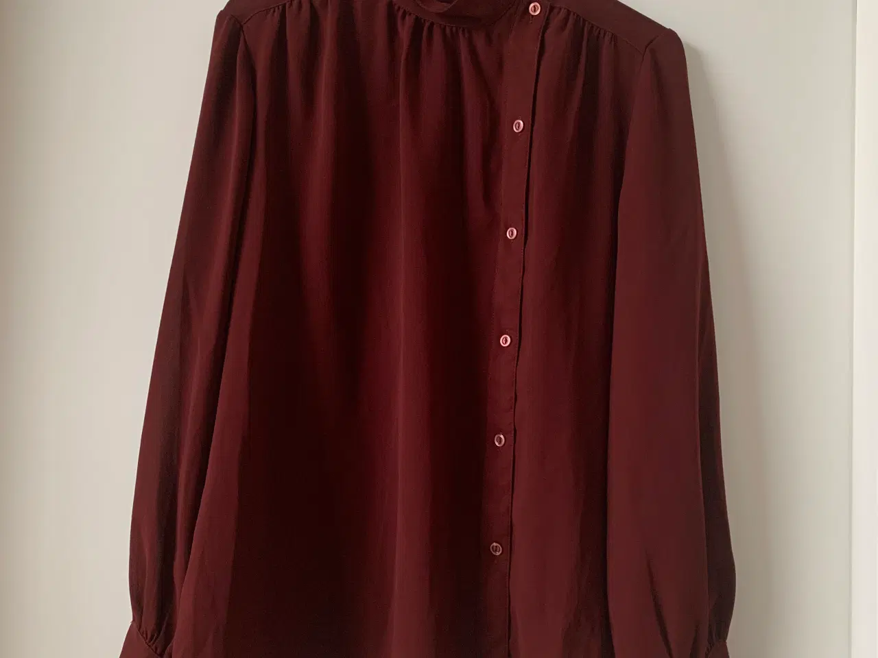 Billede 1 - Windsmoor bordeaux bluse