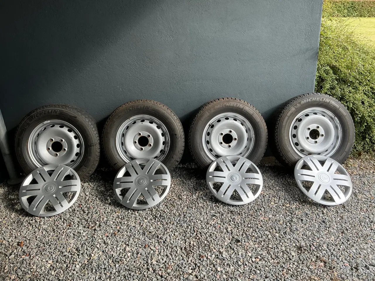 Billede 1 - Dæk med fælge