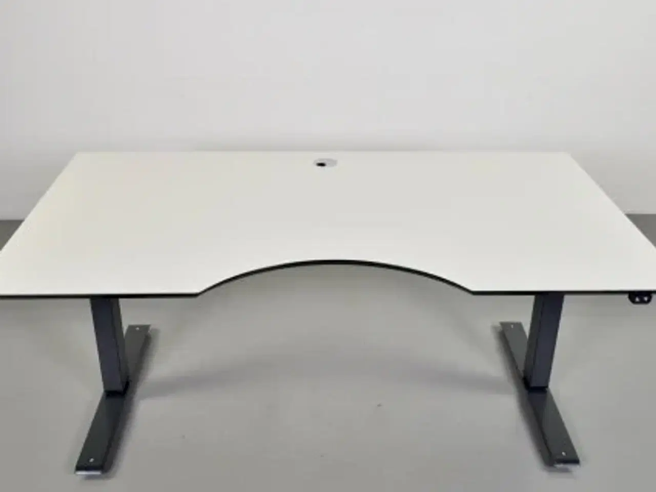 Billede 1 - Hæve-/sænkebord med ny hvid plade og på mørkegrå stel