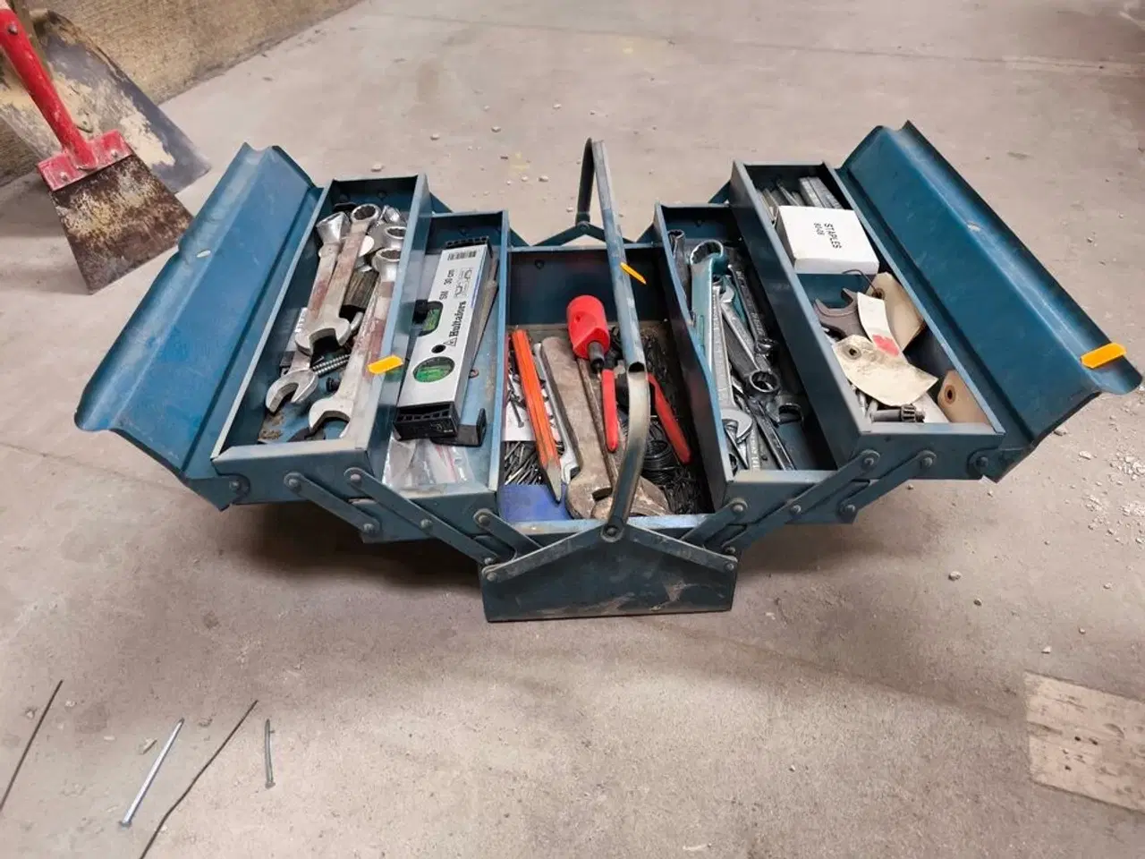 Billede 1 - Værktøjskasse m. indhold