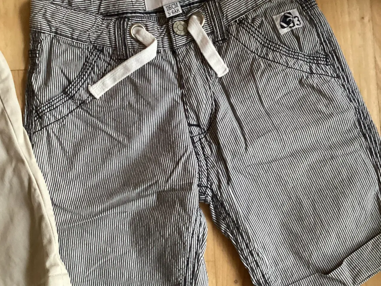 Billede 4 - Shorts pakke str. 116
