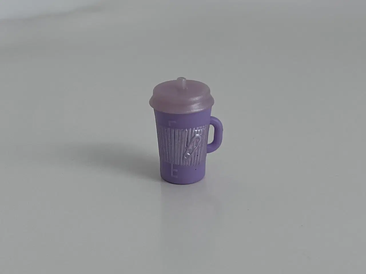 Billede 5 - L.O.L. Surprice Dukke inkl.tøj, sko, karton + krus