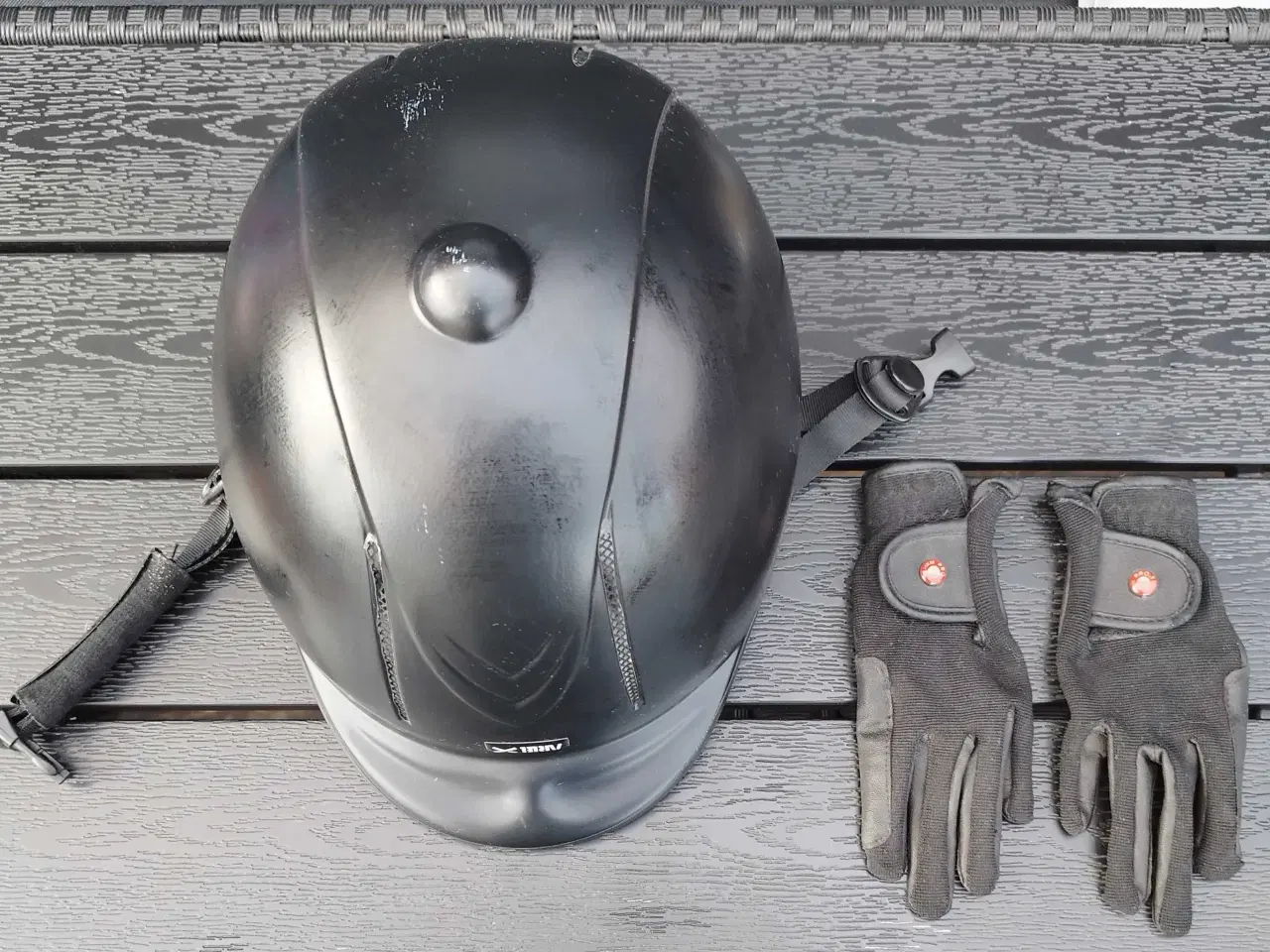 Billede 3 - Ridehjelm og handsker