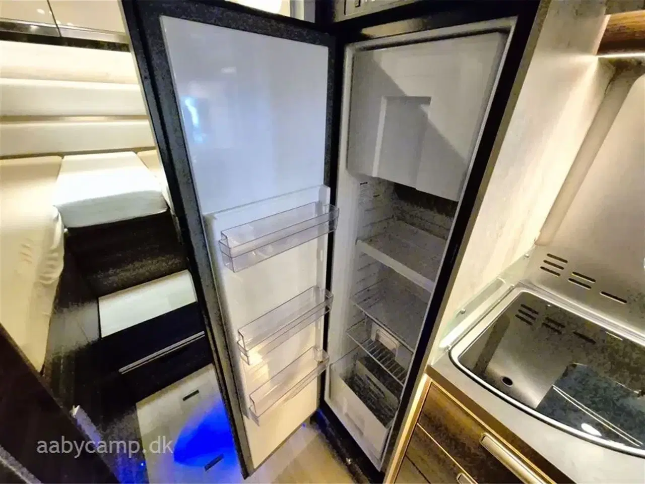 Billede 13 - 2022 - Laika Ecovip 3019 Automatgear. Solceller. 200Ah lithium batteri. 2000W inverter. A/C. udvendigt gas og bruseudtag. Markise. Plisse i front og side ruder. Anntex topmadras undervognsbehandlet. kan vejes op til 3650 Kg.