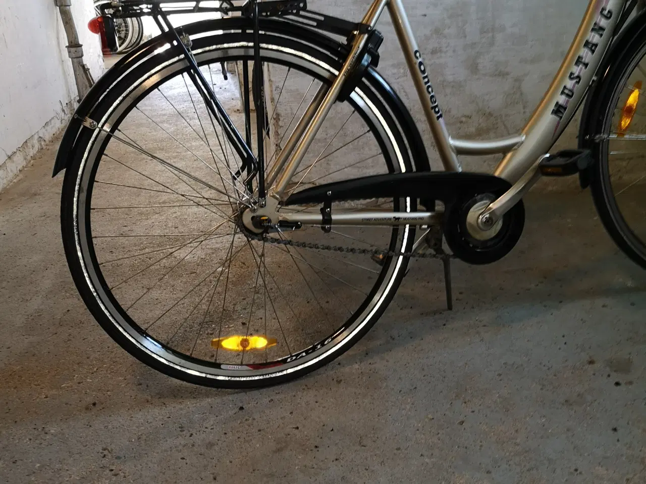 Billede 18 - Mustang concept 28" 55cm  dæk som ny , for- og bag