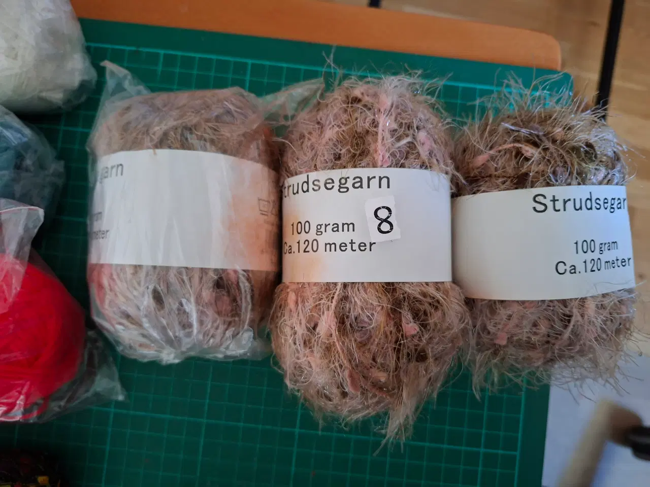 Billede 11 - Diverse garner sælges se prisliste