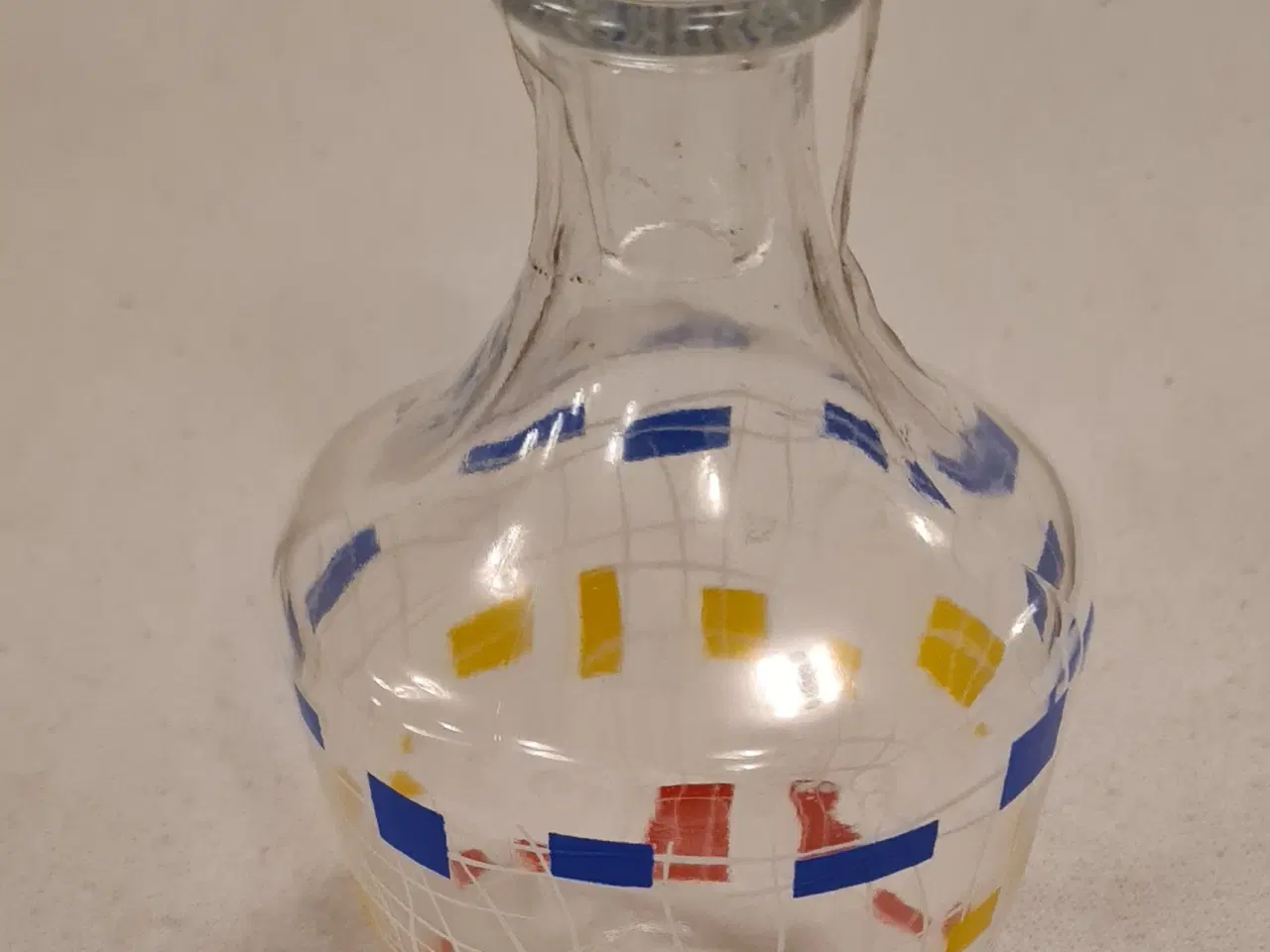 Billede 5 - Glas karaffel med farvede firkanter