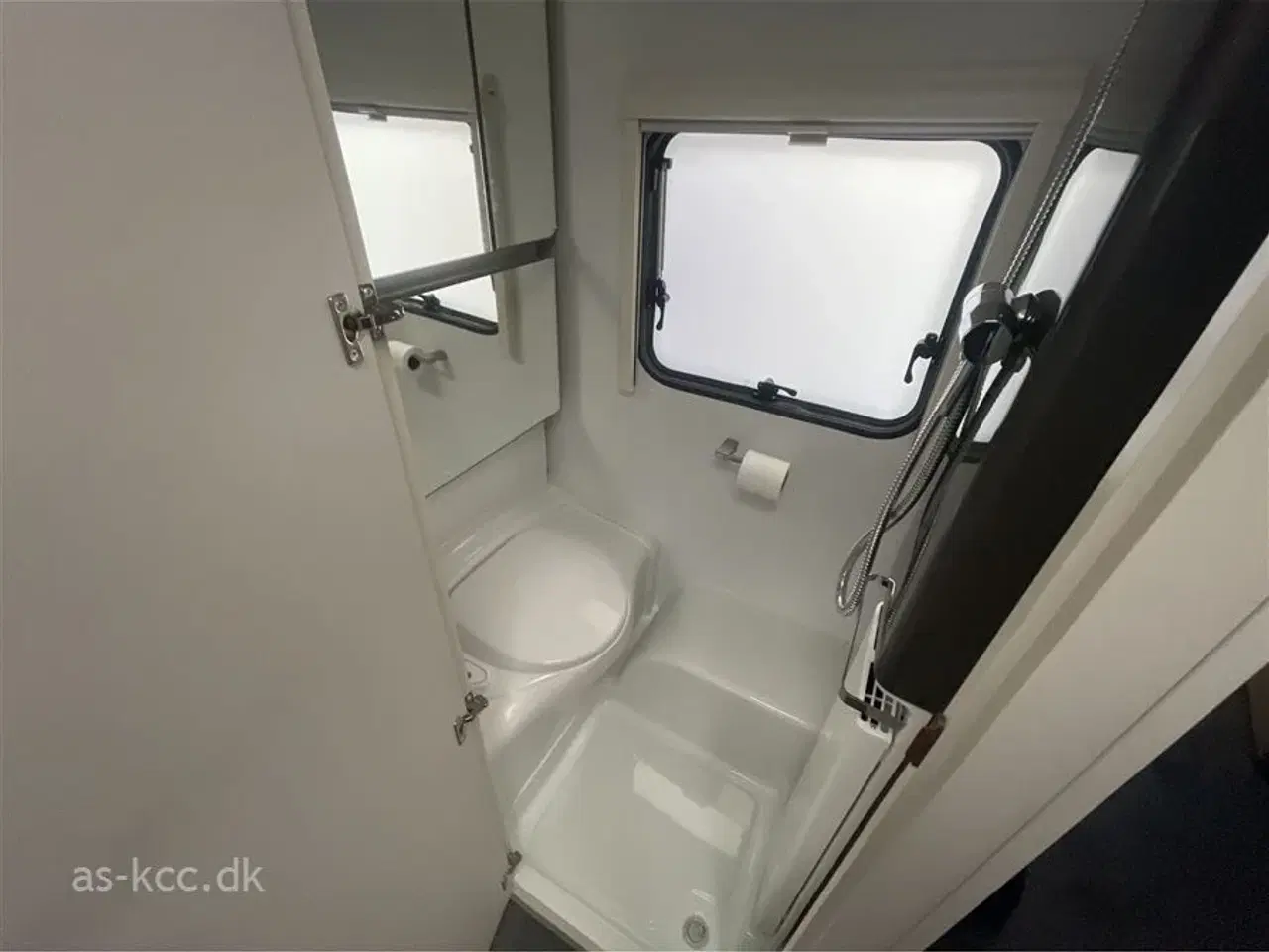 Billede 10 - 2022 - Adria Adora 593 UP ALDE Adria Adora 593 UP med Alde Centralvarme. 4 sovepladser, 5 siddepladser. Topmadras, DuoControl, Kantsyet tæpper.