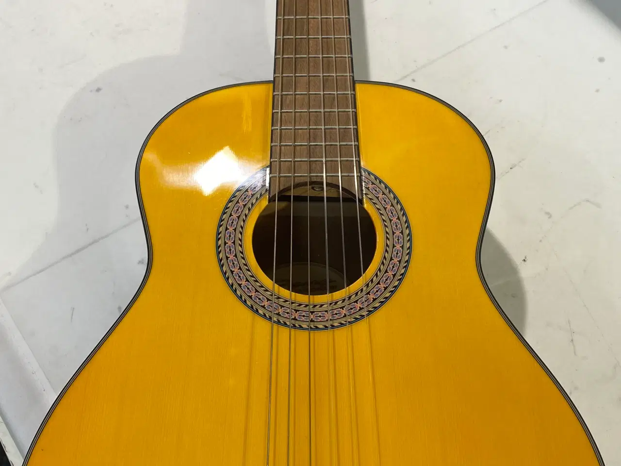 Billede 4 - 🎸 RENO RC160N Klassisk Guitar – 3/4 størrelse 🎶