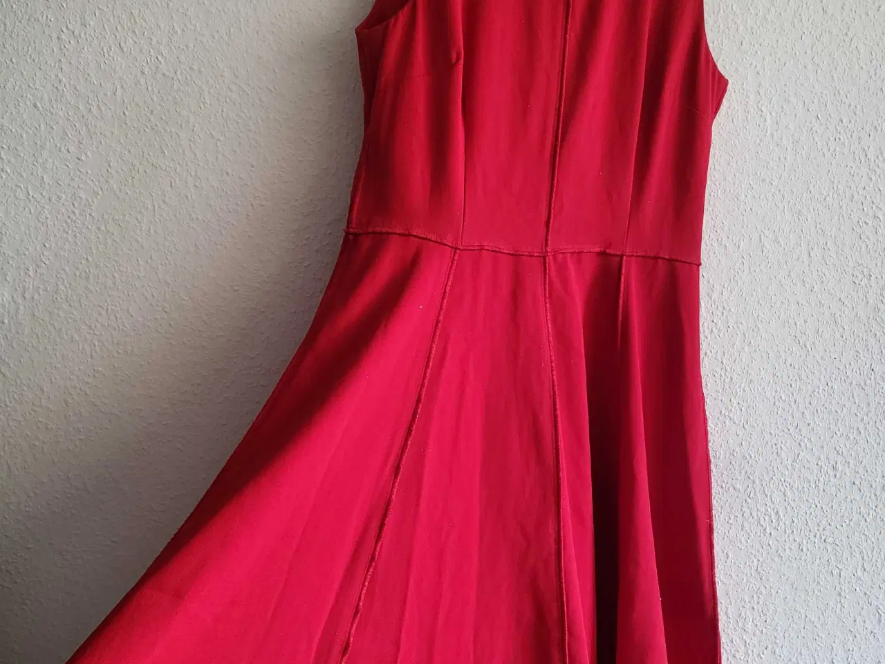 Billede 2 - Rød kjole 
