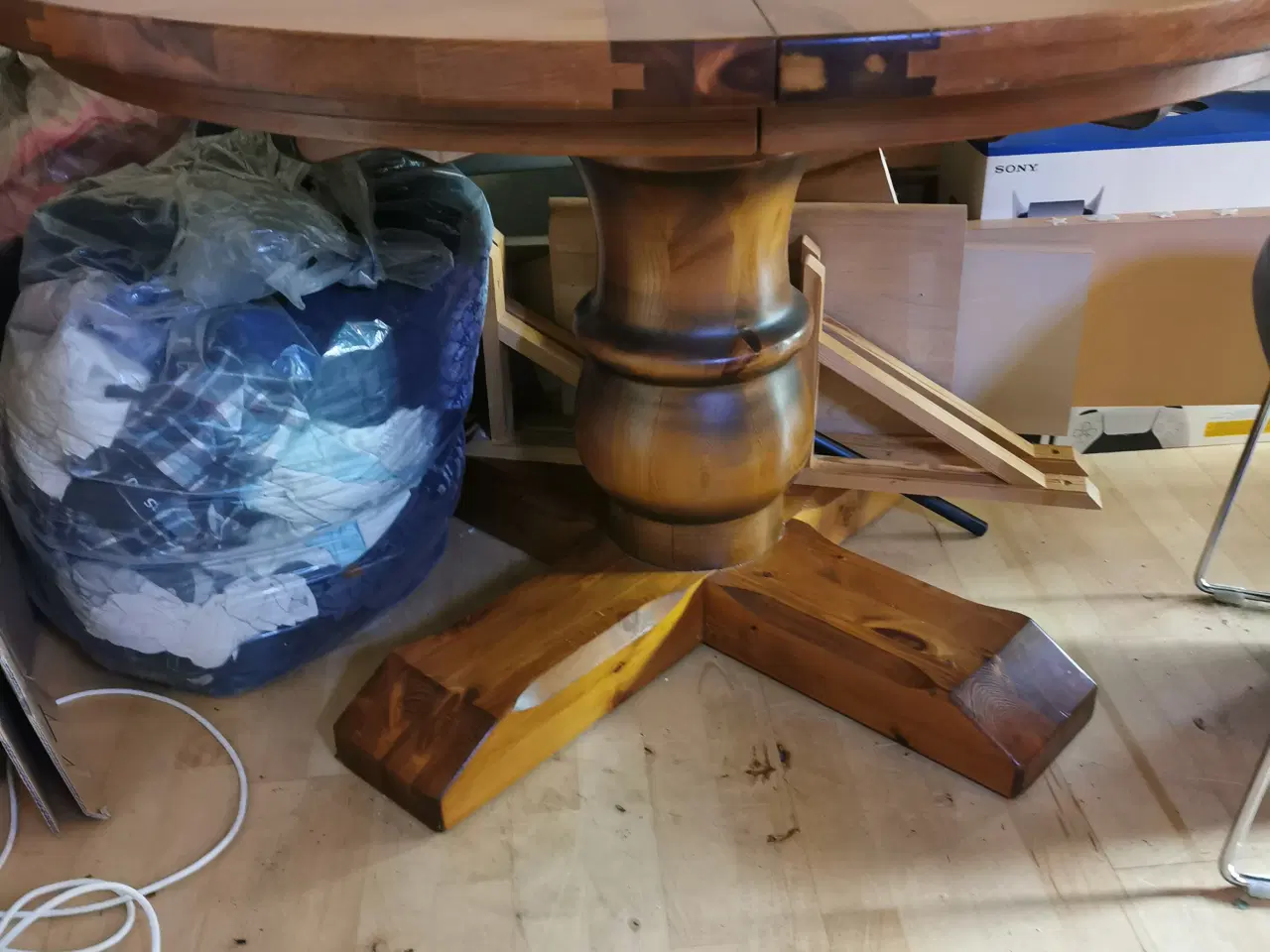 Billede 2 - Massivt spisebord