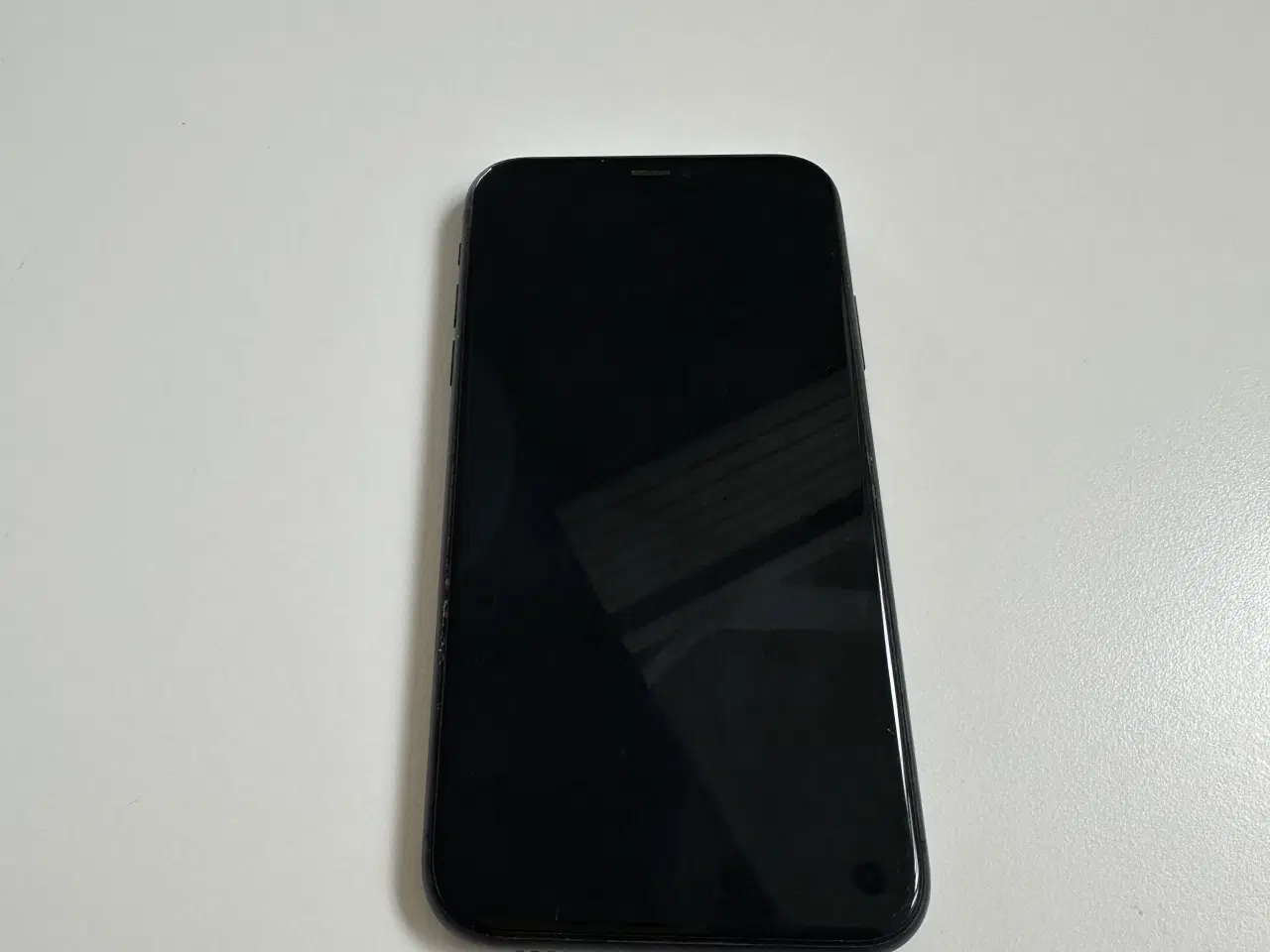 Billede 3 - iPhone 11 sort i meget fin stand