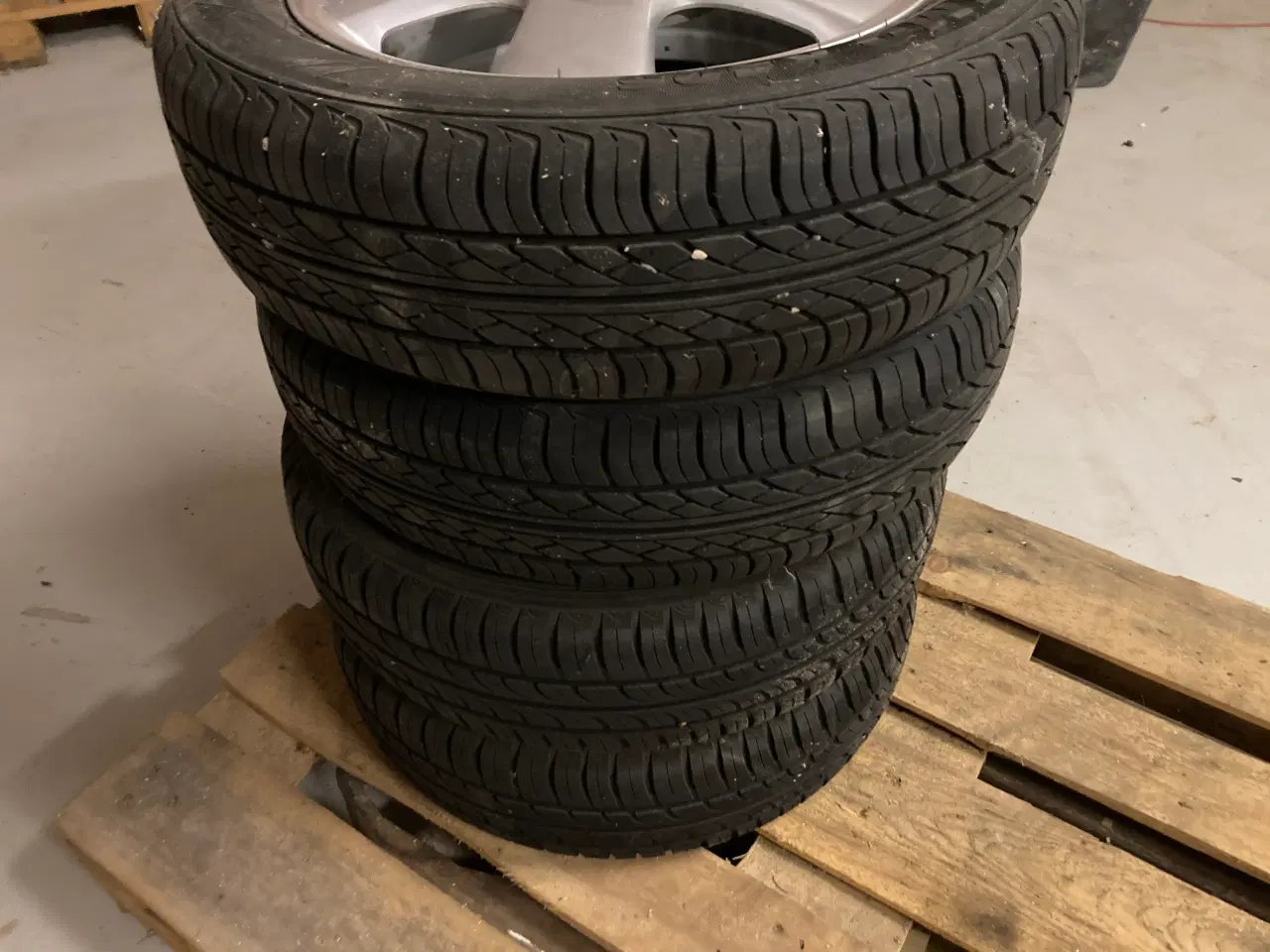 Billede 2 - 4 Suzuki Alufælge med 165/60R14 sommerdæk