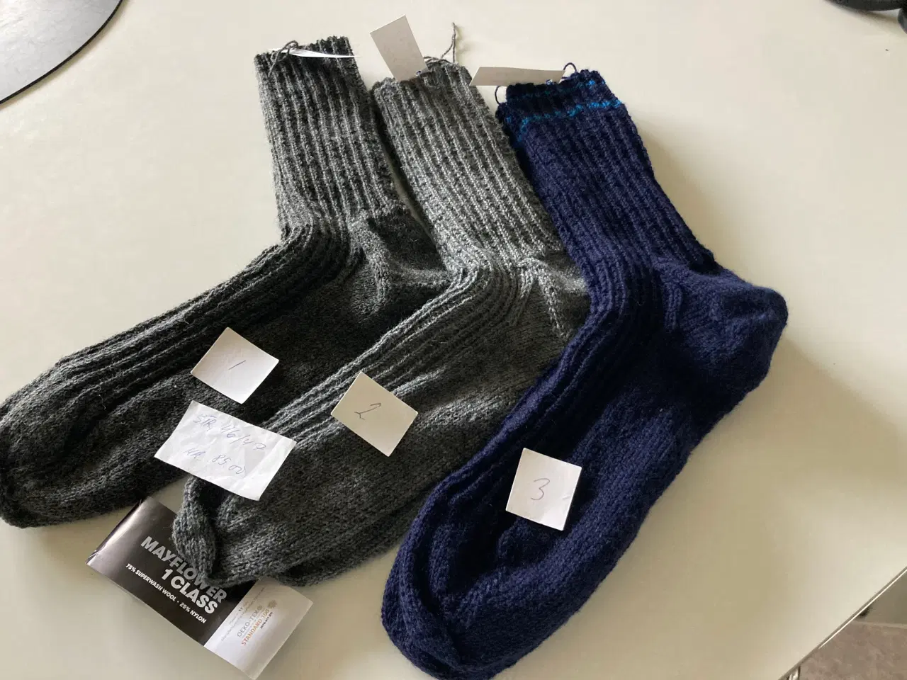 Billede 1 - Hjemmestrikkede sokker sælges