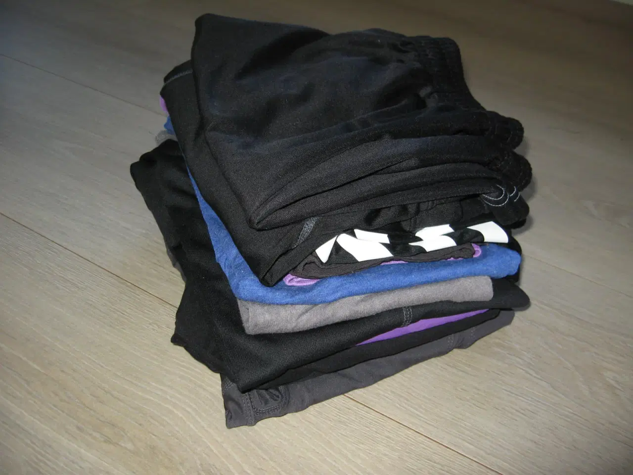 Billede 2 -  Træningstøj str ca S / 36