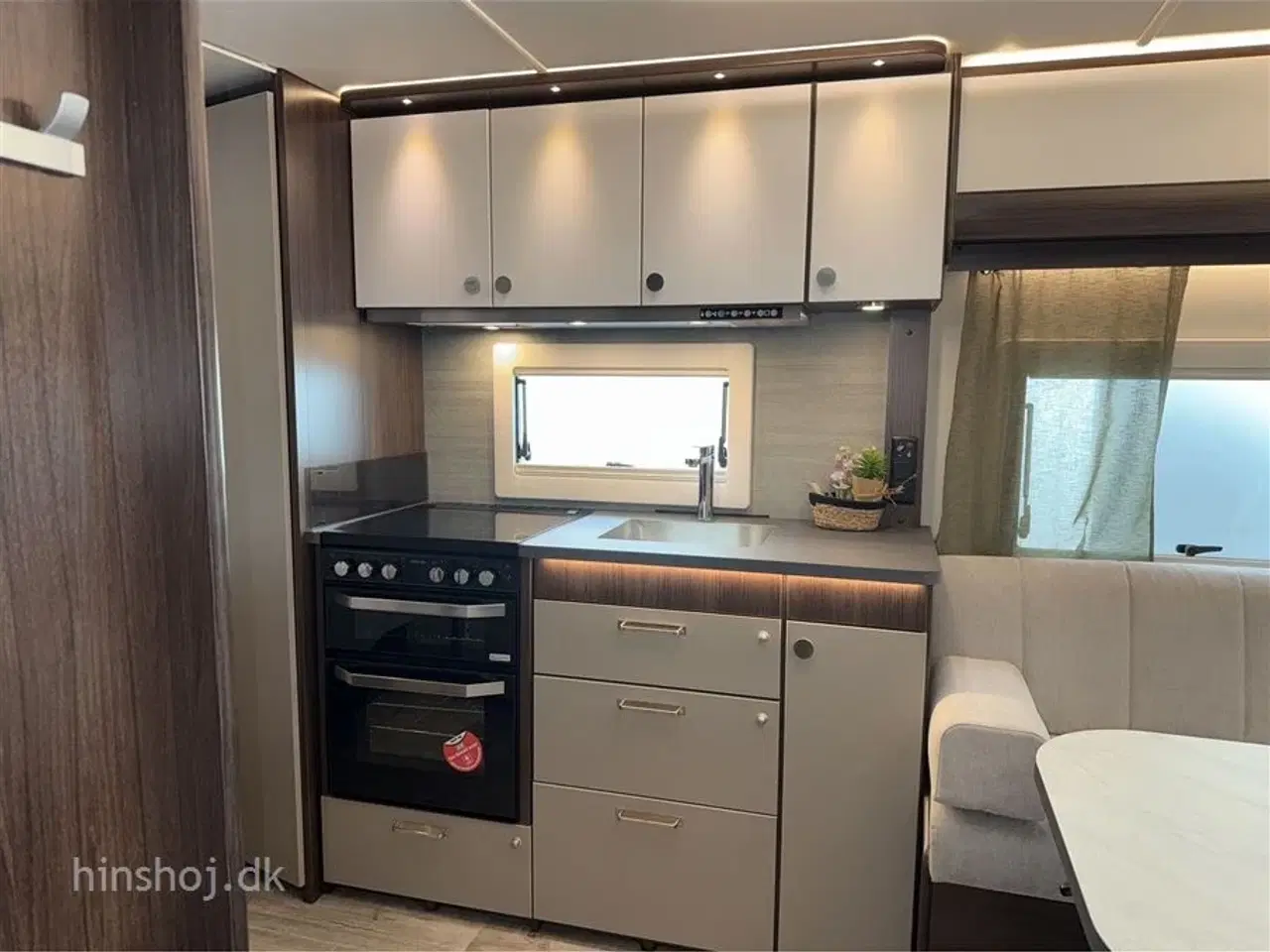 Billede 27 - 2026 - Polar Blueline 620 BQD   Luksus Polar vintervogn med en dejlig fritstående dobbeltseng fra Hinshøj Caravan