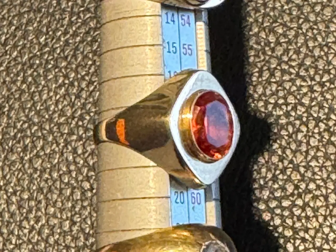 Billede 3 - Tre ringe i 14 karat guld med sten.