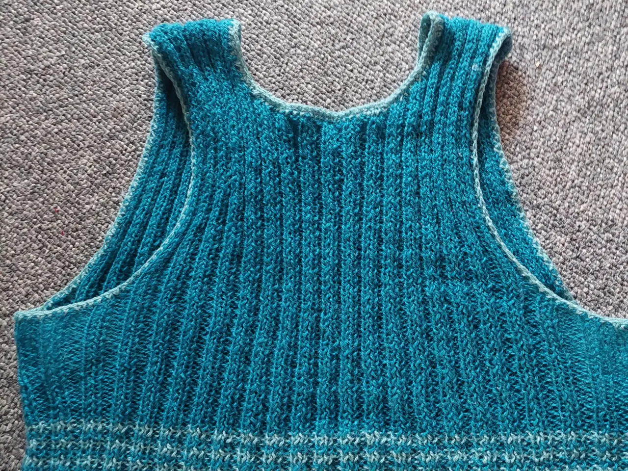 Billede 6 - Vest -  håndstrik