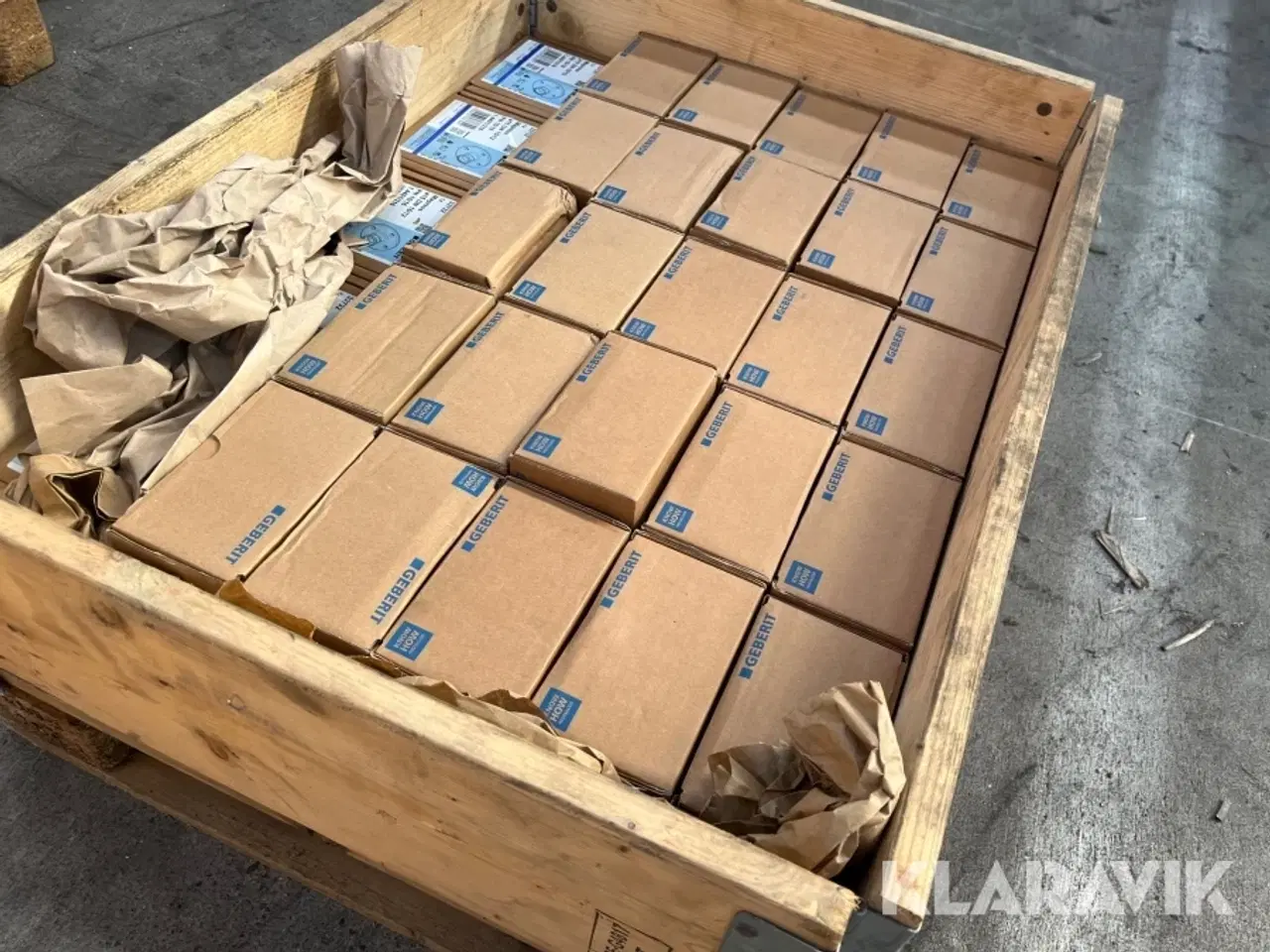 Billede 5 - Lot blandet med overgangsflanger, kontrolkit, rørholdere, toiletbræt og masker