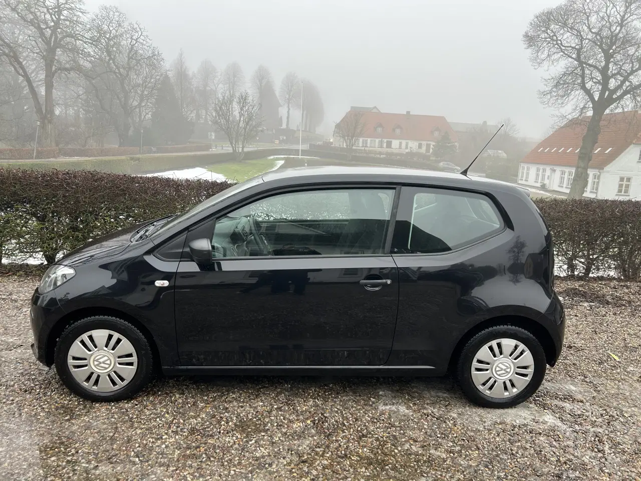Billede 2 - VW UP! 1,0 TAKE – Økonomisk og velkørende bybil