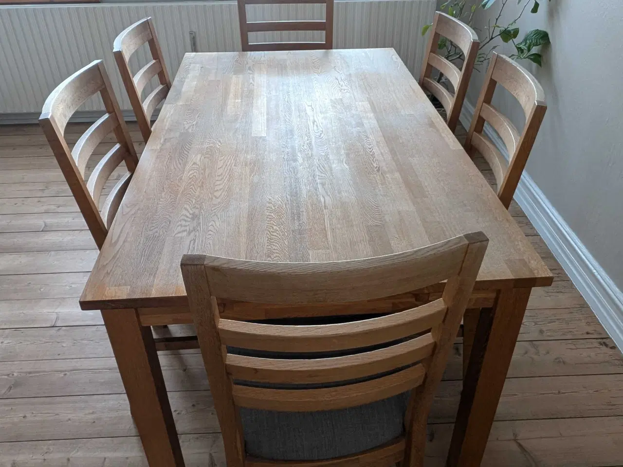 Billede 2 - Spisebord med 6 stole 