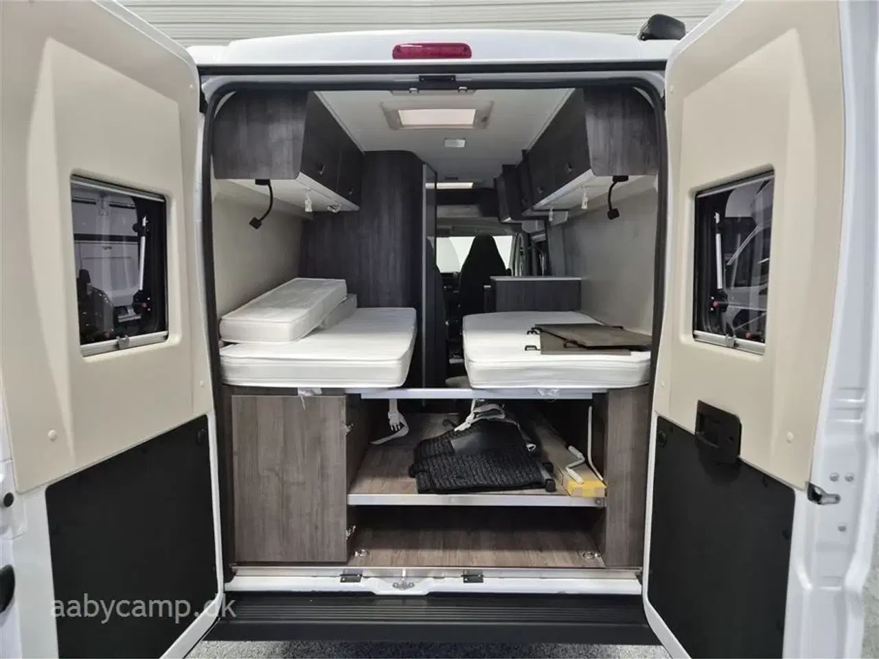 Billede 5 - 2025 - Benimar Benivan 160 ES Udstyret klar til Ferie. Solcelle. markise. elektrisk indgangstrin. kompressorkøleskab.