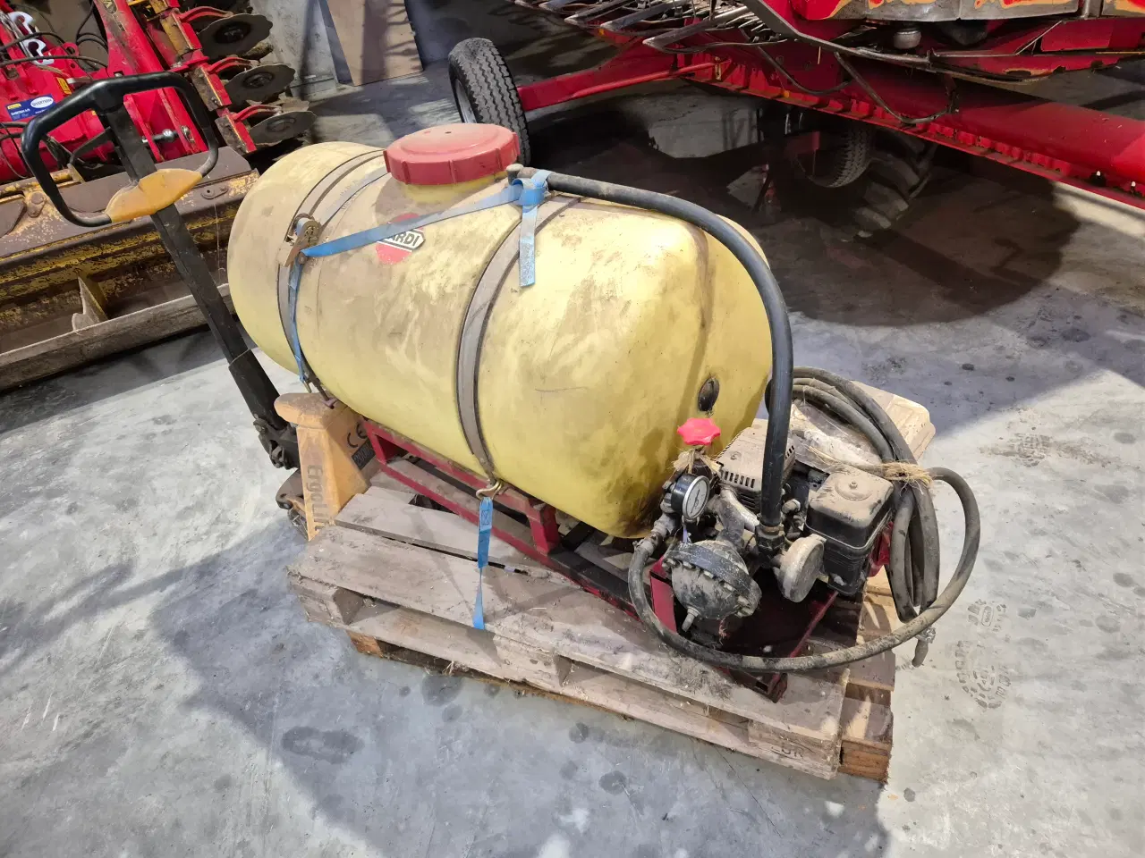 Billede 1 - 300L Tank med pumpe og hondamotor