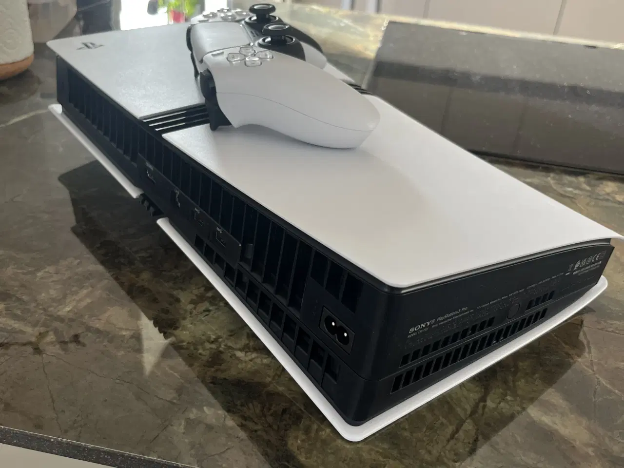 Billede 3 - PlayStation 5 Pro 2TB sælges – næsten som ny