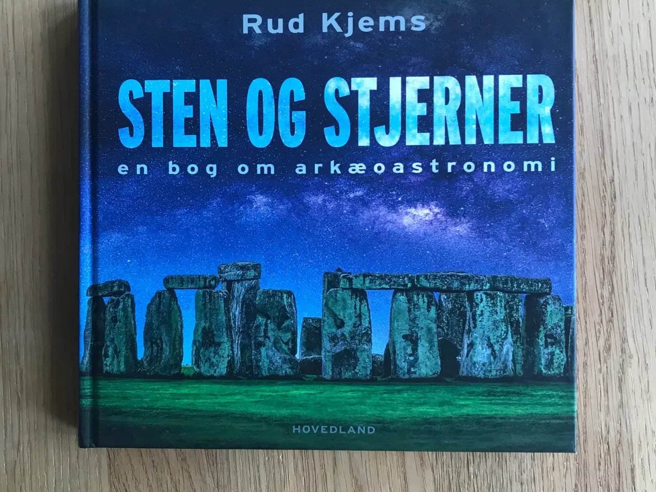 Billede 1 - Sten og Stjerner - en bog om arkæoastronomi