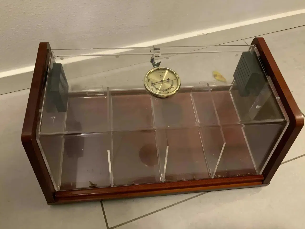 Billede 2 - Cigarskab med fugtstyring