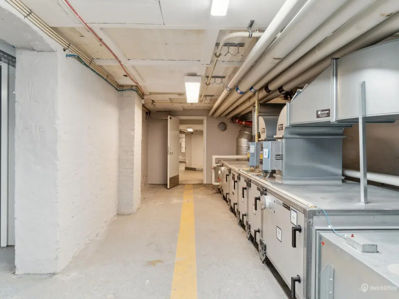 Billede 5 - 150 m² højloftet lager udlejes!