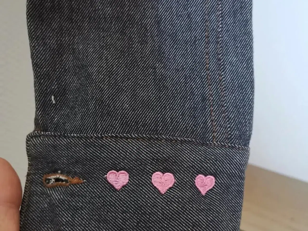 Billede 7 - Cowboyjakke str XS med små lyserøde hjerter