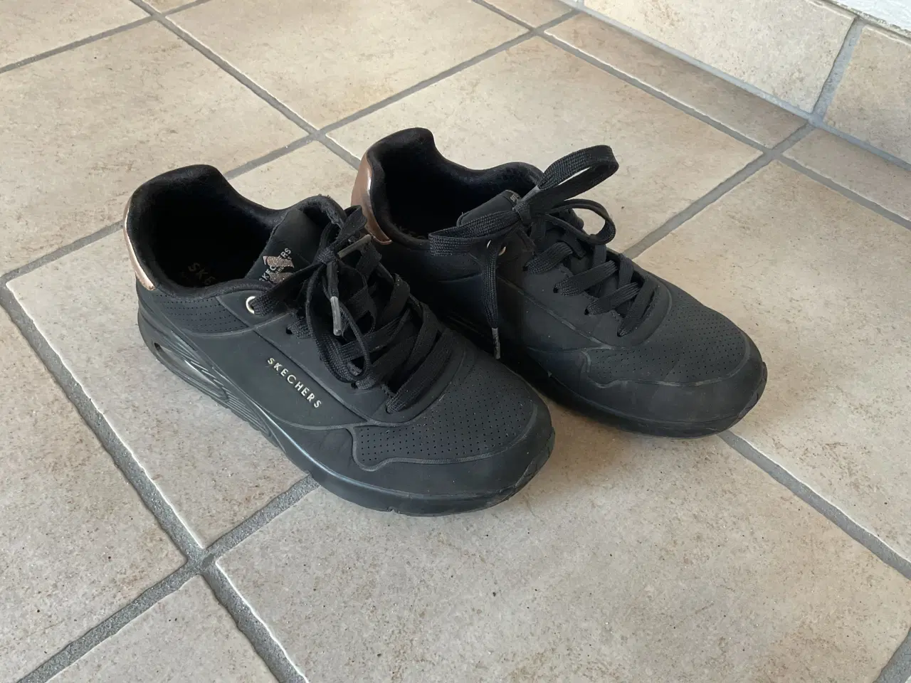 Billede 1 - Sketchers Air-Cooled Memory Foam. Pige str 36