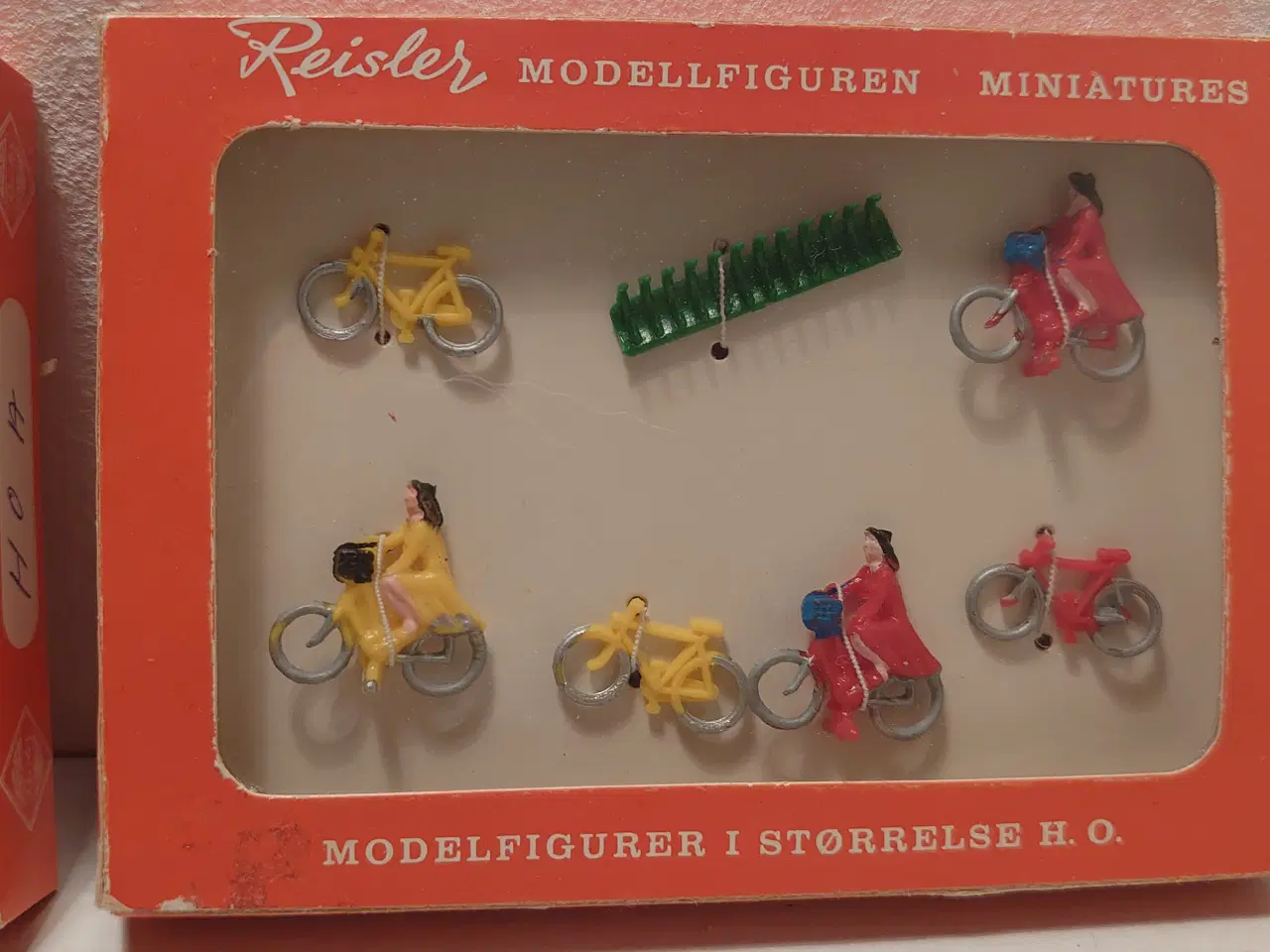 Billede 3 - 2 æsker Reisler modelfigurer i H.O. Komplette.