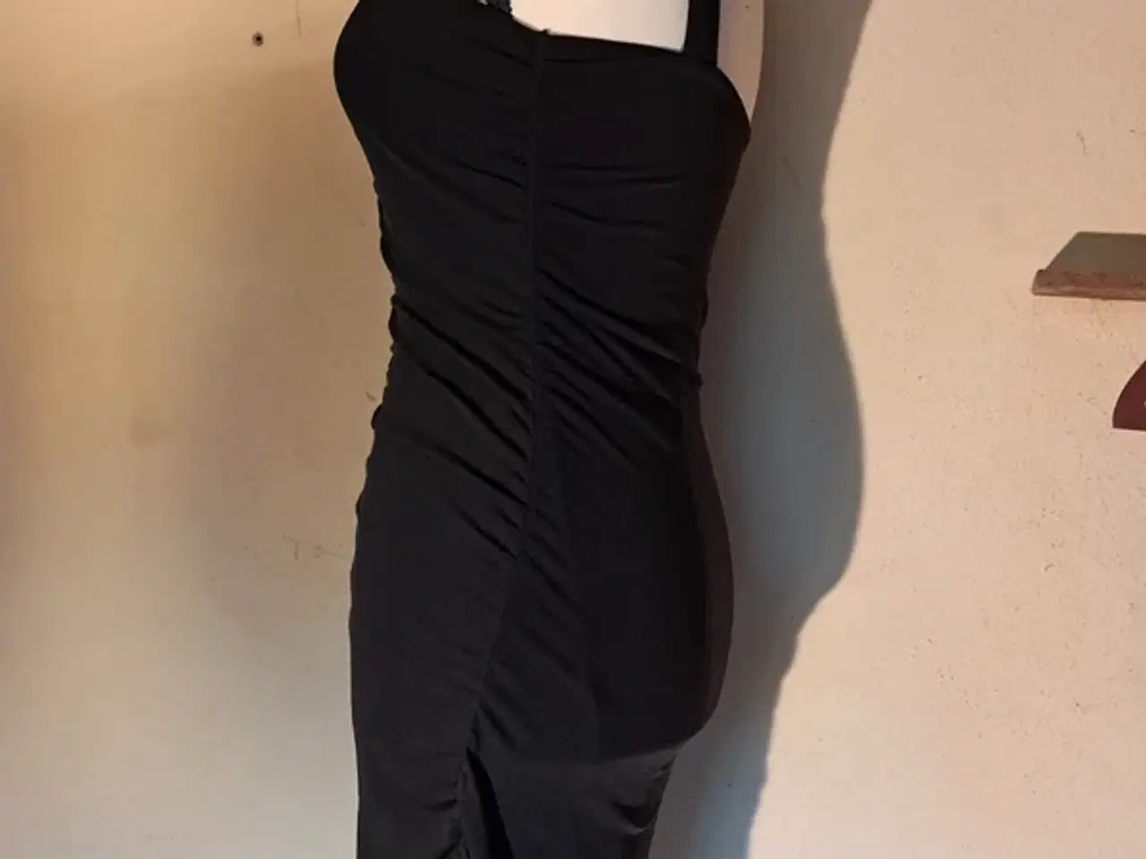 Billede 2 - Divided str. 36 kjole