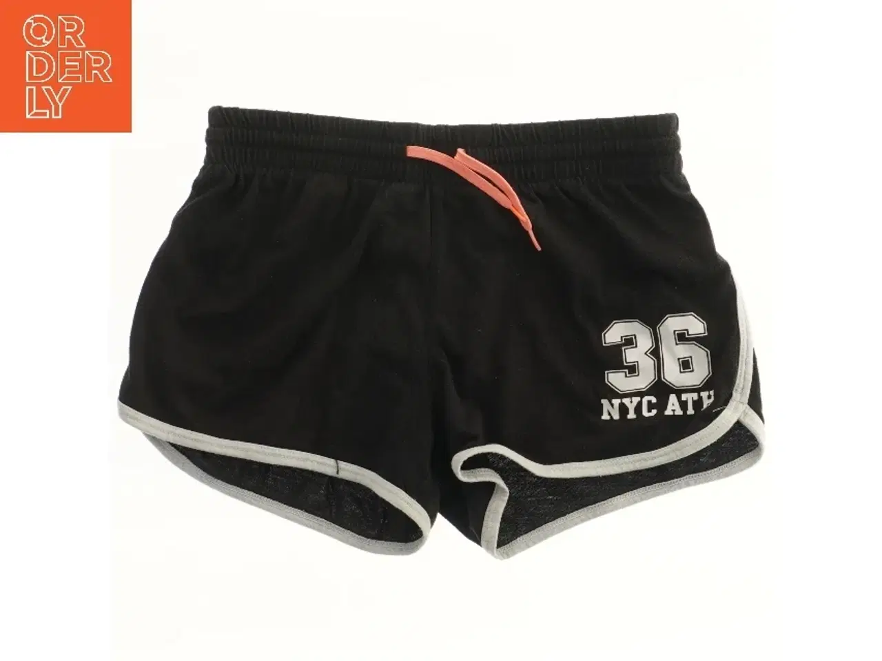 Billede 2 - Sort shorts med grafik fra H&M (str. 152)