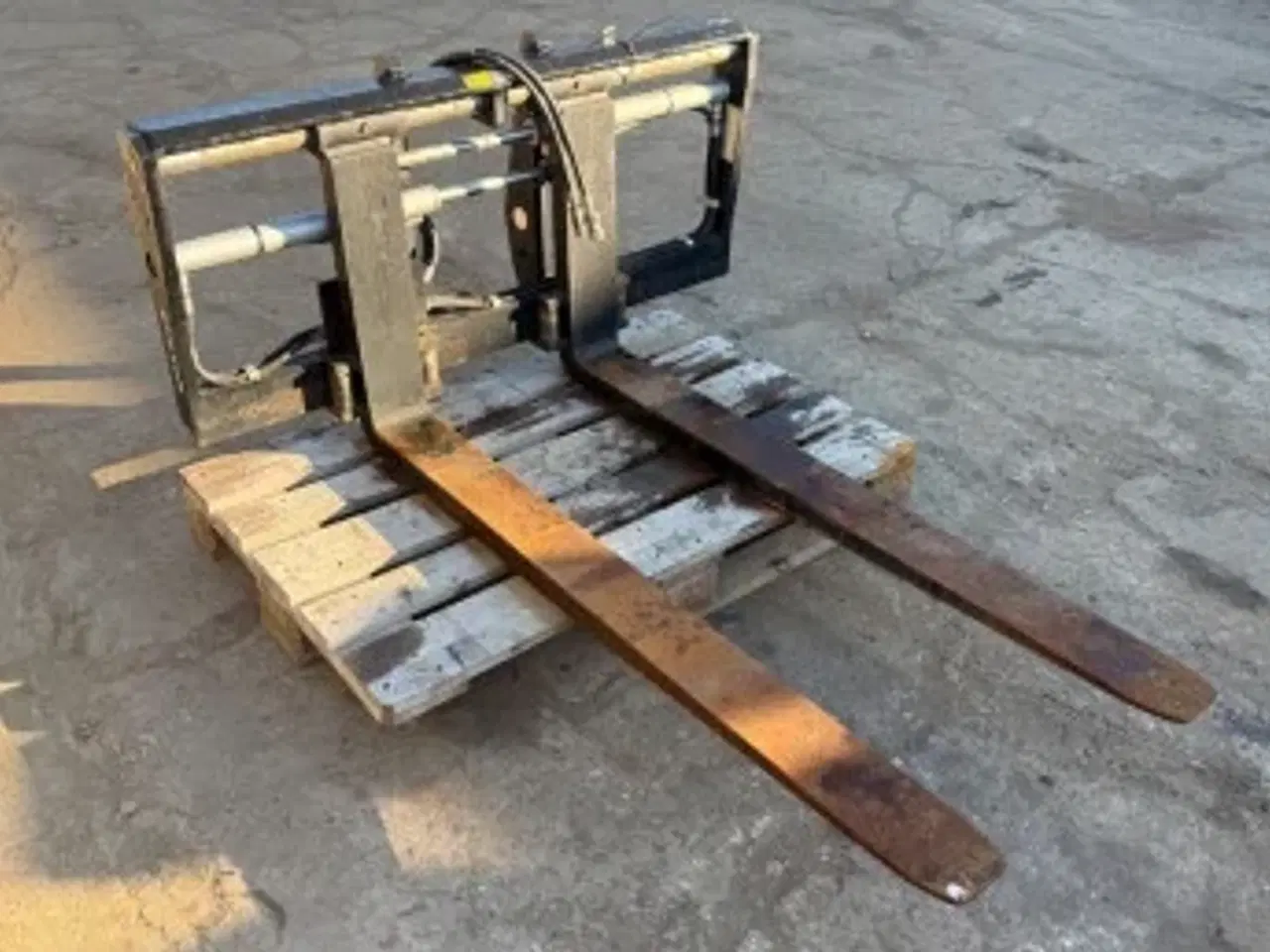 Billede 4 - Nyt 2500kg gaffelflyt