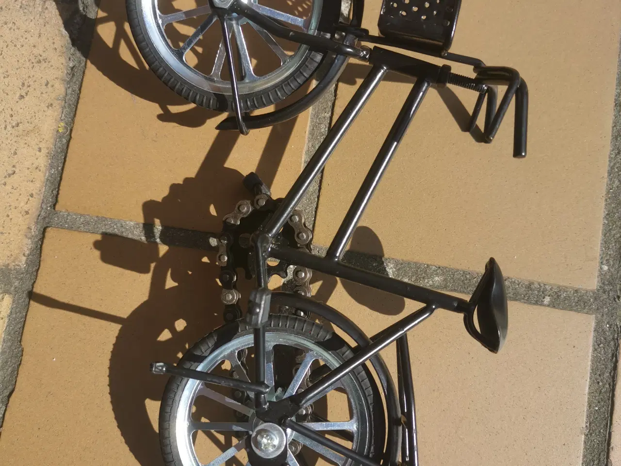 Billede 2 - Lille pynte Cykel med kæde osv