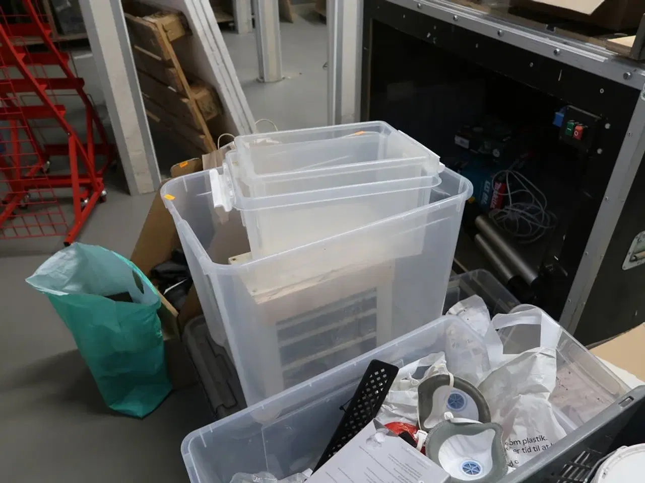 Billede 4 - Højtaler SOUNDKING, flightcase, div. Værktøj, maling m.m.