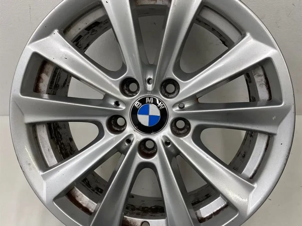 Billede 4 - 17" Org. BMW alufælge uden dæk "V speiche 236" A64431 BMW E90 E91 E92 E93 E90LCI E91LCI E92LCI E93LCI F10 F11 F12 F13 F06 GC F10 LCI F11 LCI F06 GC L